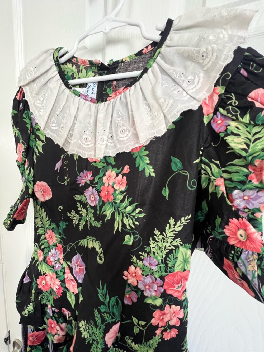 Girls Black Floral Dress with White Eyelet Collar (Vintage Sarah Kent) - Picture 4 of 9